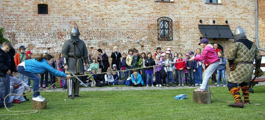 Sieraków - Uczniowie z Poznania bawili się na zamku Opalińskich