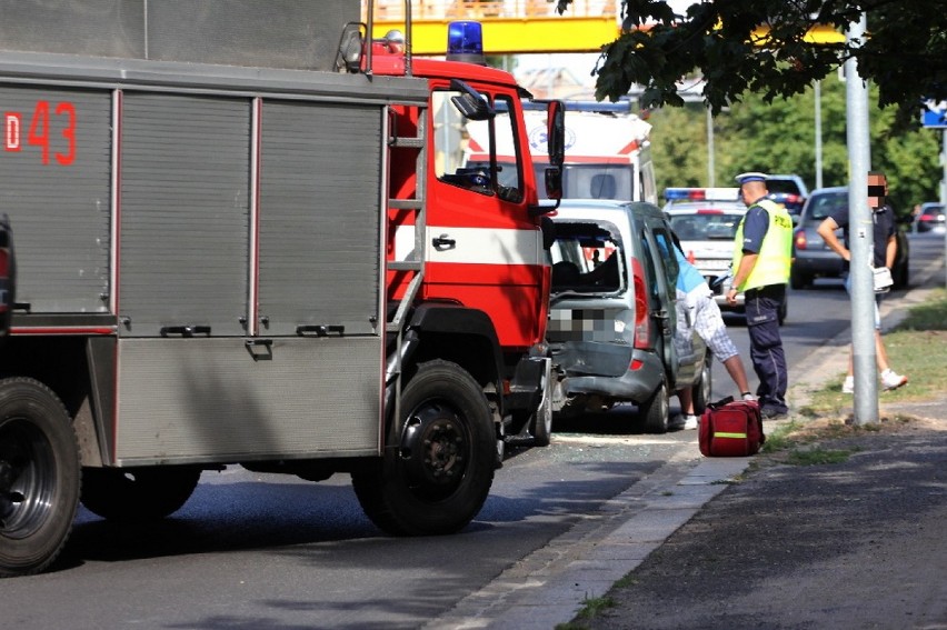 Wypadek na ulicy Witelona w Legnicy (ZDJĘCIA)