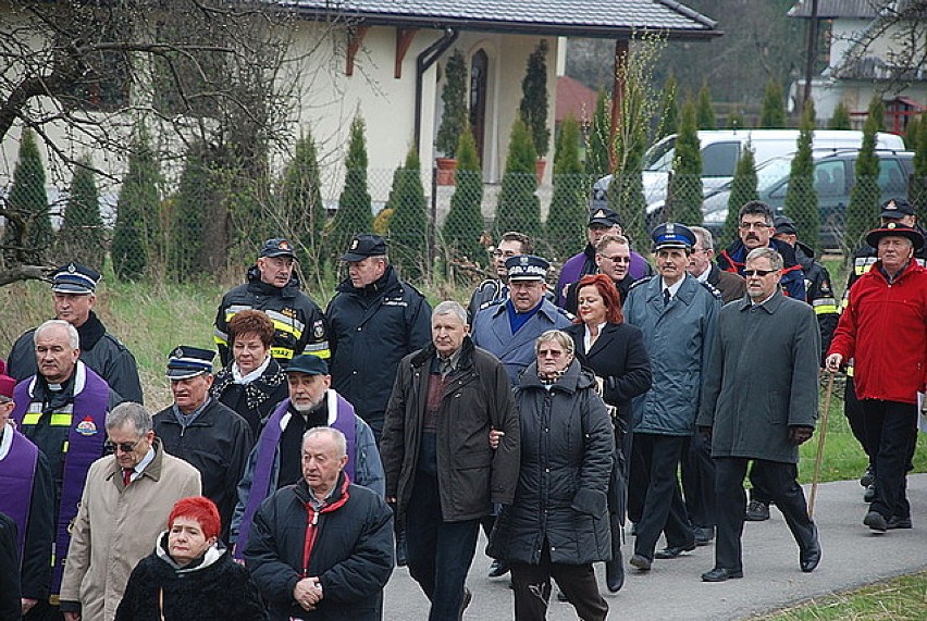 Nabożeństwo drogi krzyżowej w intencji służb mundurowych