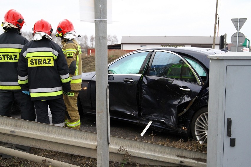 Zderzenie czterech samochodów na A1 pod Piotrkowem