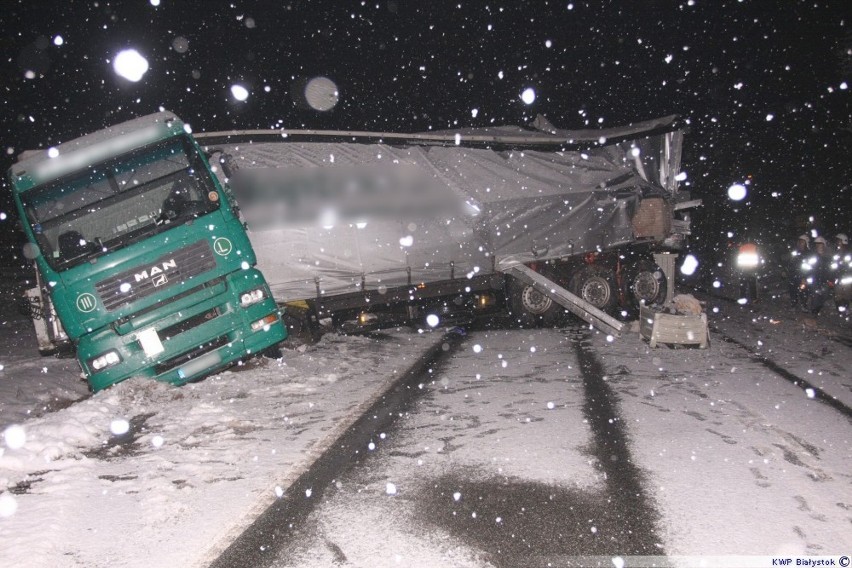 Zderzenie volkswagena z ciężarową Scanią [zdjęcia]