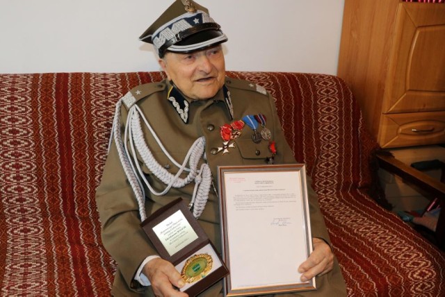 Generał Zdzisław Baszak odebrał tytuł Honorowego Obywatela Gminy Gręboszów