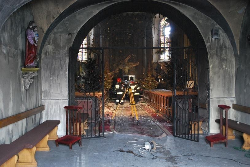 Miejska Górka - Pożar w zabytkowym kościele (ZDJĘCIA)