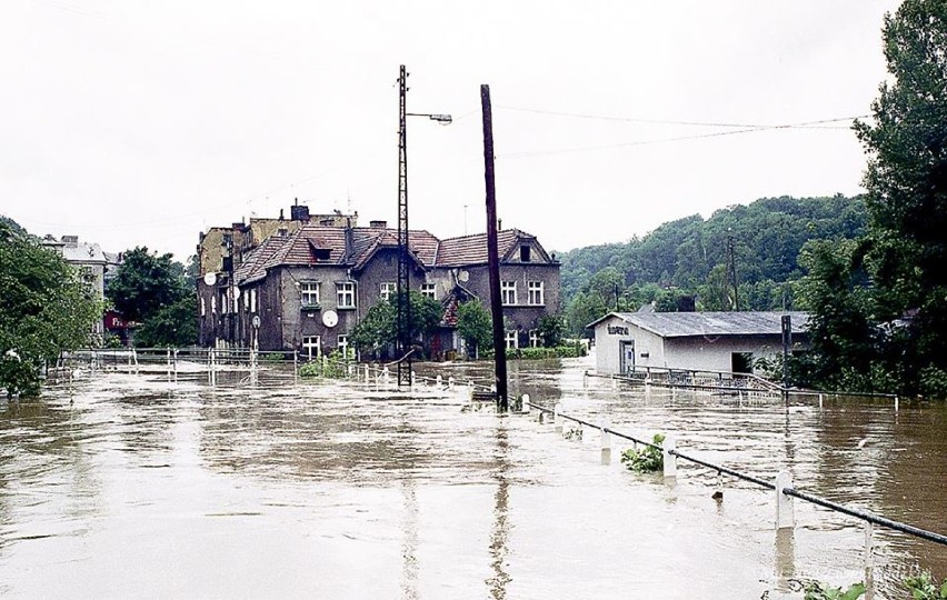 Mija 25 lat od wielkiej powodzi w Kłodzku i na ziemi kłodzkiej. Pamiętasz te tragiczne wydarzenia? 