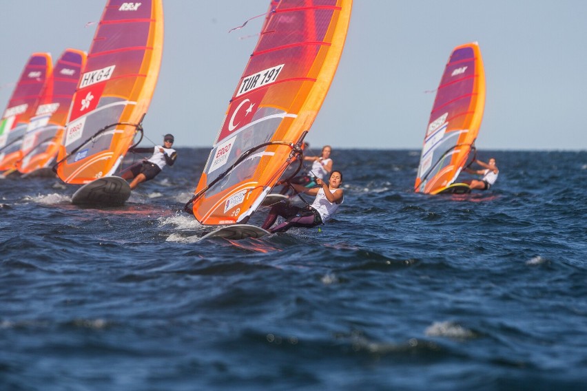 Windsurfing wynaleźli podobno Hawajczycy, sławę zdobył w...