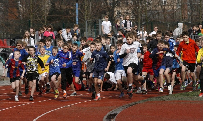 Uczniowie biegali głównie po bieżni