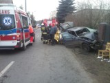 Wypadek - BMW wjechało w płot w Sasinowe. Cztery osoby ranne [ZDJĘCIA]