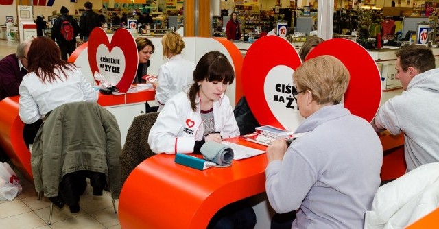 Bezpłatne badania w Poznaniu: W ramach kampanii "Ciśnienie na życie" w centrum M1 Poznań można zbadać wiek swojego serca