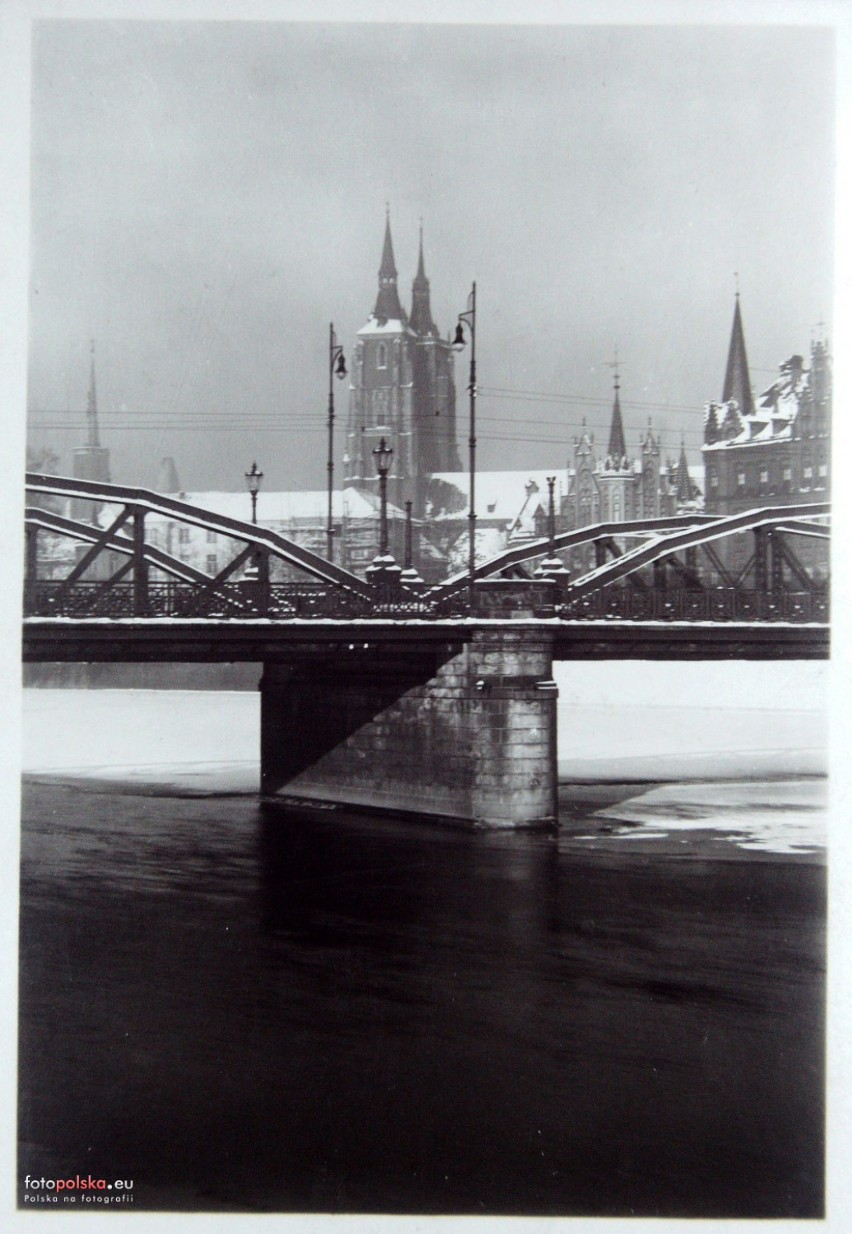 Lata 1930-1944 , Wrocław. Most Lessinga zimą. Obecnie jest...