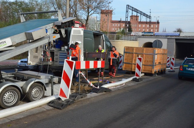 Na ul. Kapitulnej roboty remontowe kanalizacji prowadzone są w środkowej części jezdni