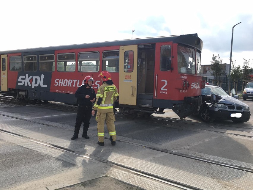 Samochód osobowy zderzył się z baną