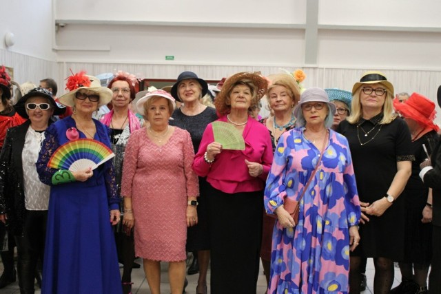 Kaliska Rada Seniorów zaprosiła na kolejną zabawę. Tym razem imprezie towarzyszył pokaz mody
