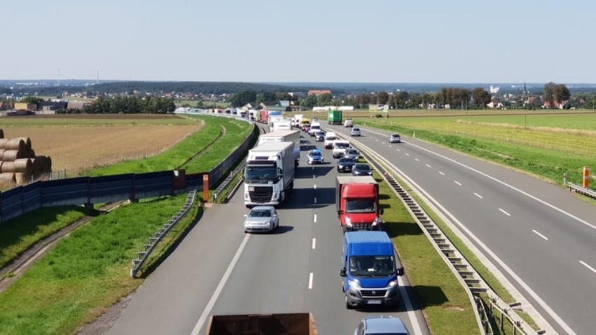 Wypadek na autostradzie A4 koło Krapkowic. Mężczyzna skoczył...