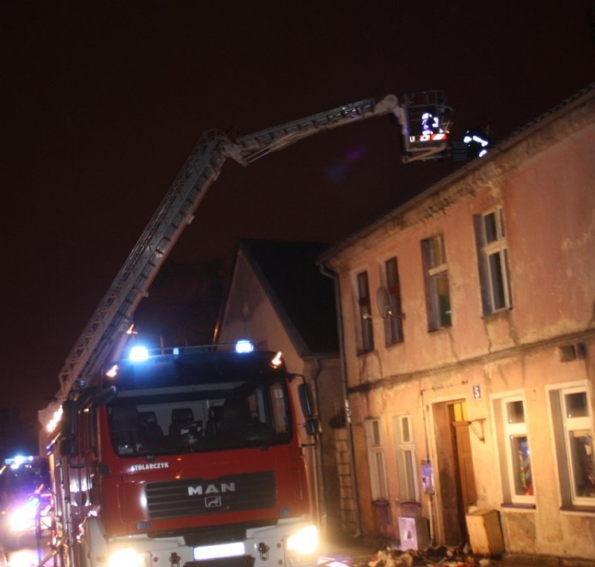 Pożar w Olecku. Palił się dom wielorodzinny [ZDJĘCIA]