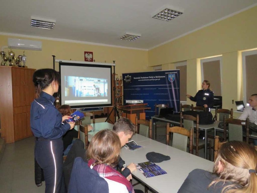 Bełchatów. Policjanci zachęcali, by wstępować w szeregi policji