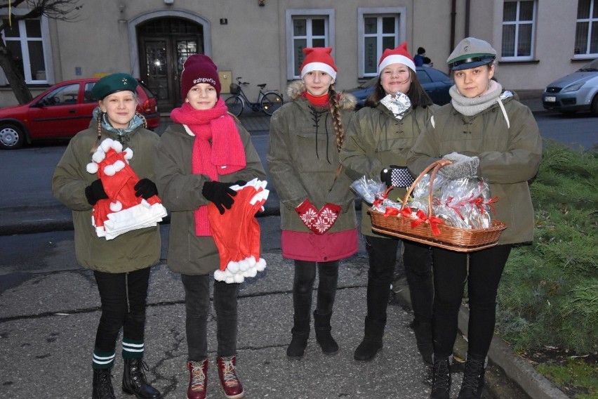 Do Wielichowa przyjechał dziś święty Mikołaj. Dla wszystkich dzieci przywiózł niespodzianki! [ZDJĘCIA]