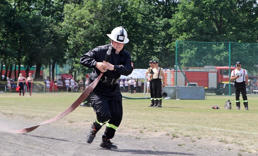 Gminne zawody sportowo-pożarnicze w Wyrzysku. Z nieba lał się żar, ale na strażaków nie było mocnych! 