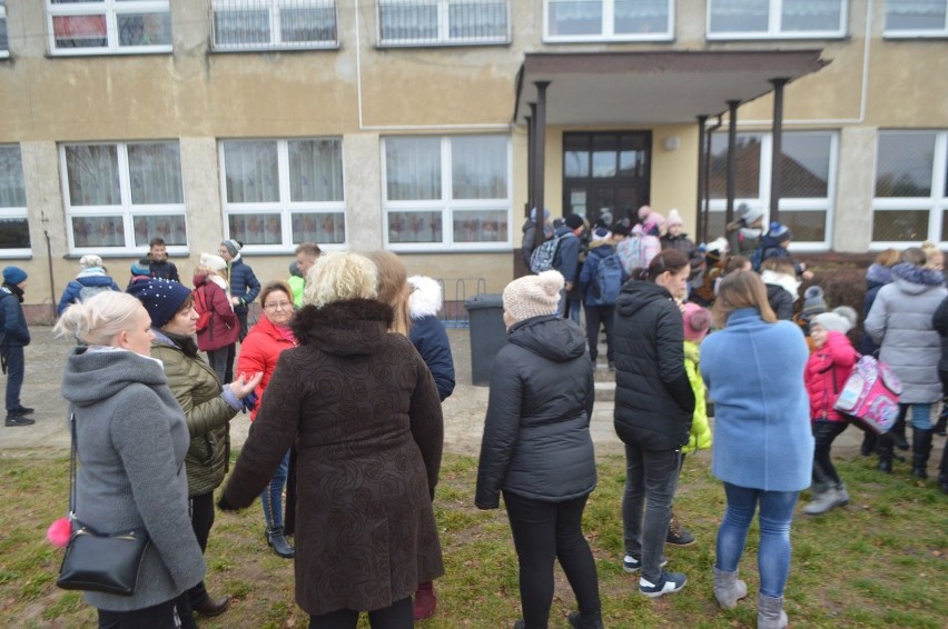 Rębielice Szlacheckie: Szkoła zamknięta w trybie natychmiastowym. Dzieci nie wpuszczono na lekcję