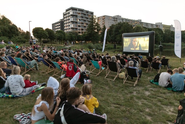 Co piątek - pomiędzy 8 lipca a 19 sierpnia - na plaży nad Balatonem na bydgoskim osiedlu Bartodzieje kinowe seanse. W lipcu o godz. 21.15, a w sierpniu o 21.00, wstęp bezpłatny