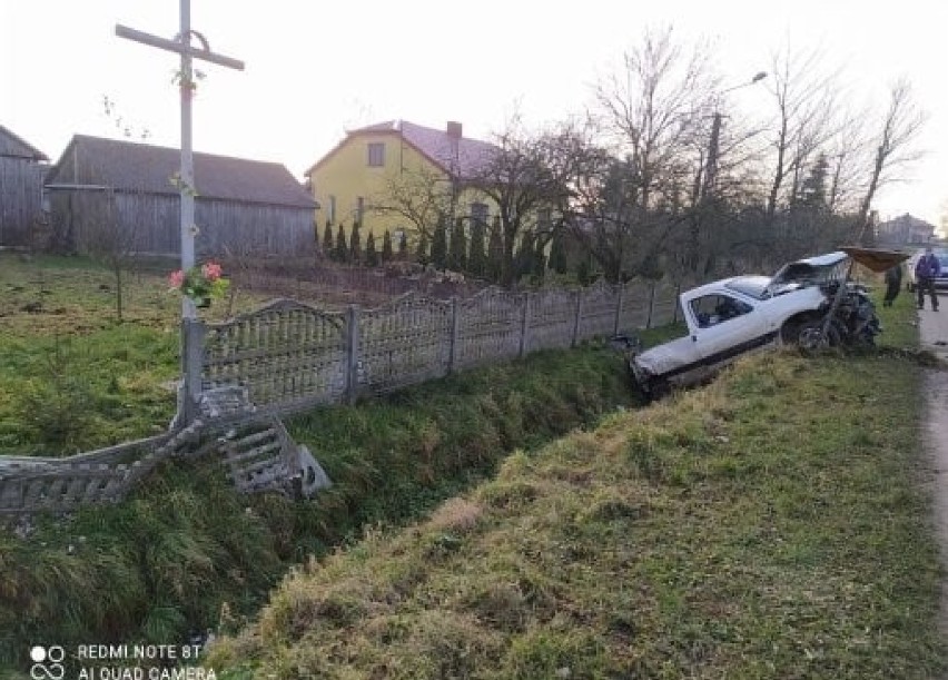 Wjechał Fordem do rowu w Starej Wsi. Zobacz zdjęcia