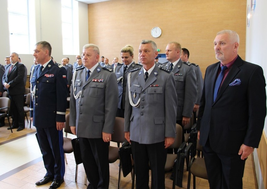 Krotoszyn. Policjanci odznaczeni przez komendanta za ofiarność na rzecz drugiego człowieka [FOTO] 