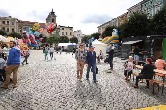 Festiwal Smarku i Tradycji trwa  w Lesznie na Rynku przez cały weekend