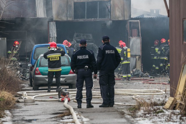 Ogromny pożar na ul. Gromadzkiej w Krakowie