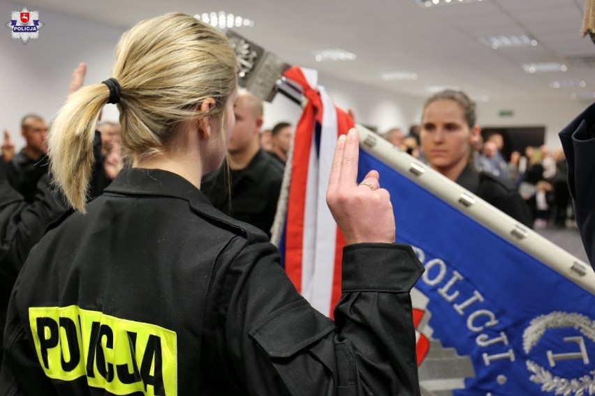 40 policjantów z lubelskiego garnizonu złożyło ślubowanie. Były też odznaczenia i medale [ZDJĘCIA]