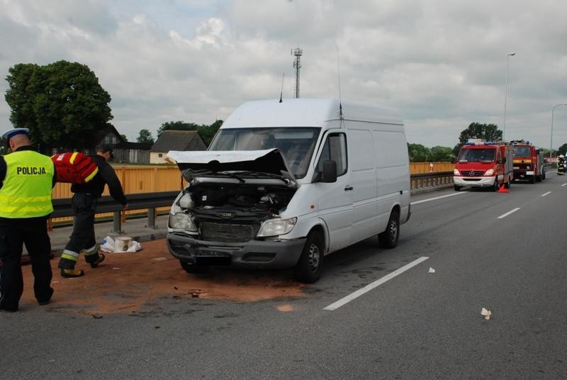 Kiezmark: Policjanci ustalają przyczyny wypadku na krajowej 7