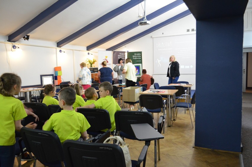 Tydzień bibliotek w MBP w Radomsku. Warsztaty teatralne dla przedszkolaków. ZDJĘCIA