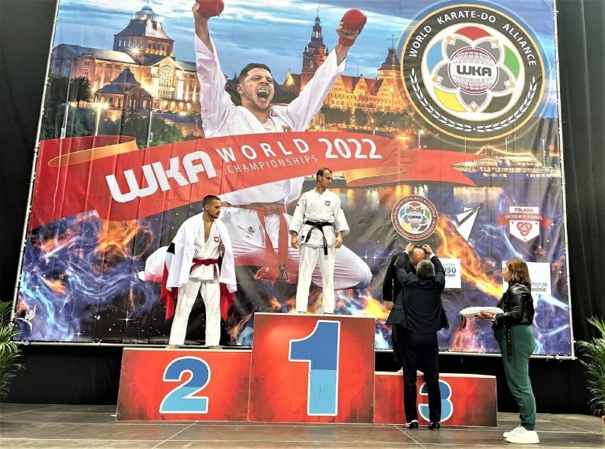 Poddębicki policjant – mistrz świata w karate sierż. Michał Czechowicz uhonorowany na sesji powiatu ZDJĘCIA