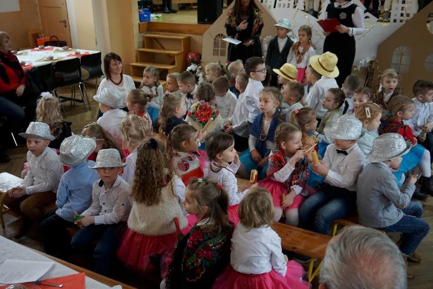 Dzień Babci i Dziadka w Buczu: przedszkolaki dały pokaz swoich talentów