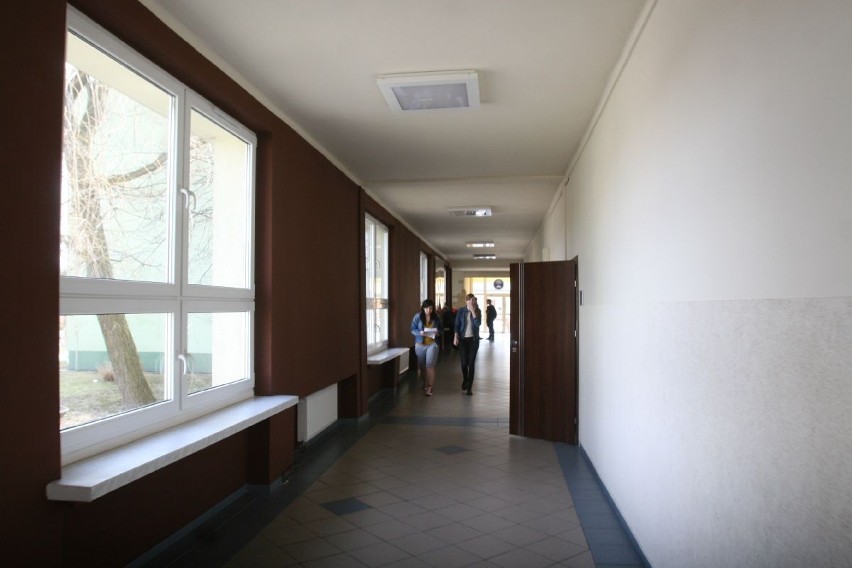 Oto korytarze naszej szkoły

II LO w Wodzisławiu Śląskim
ul....