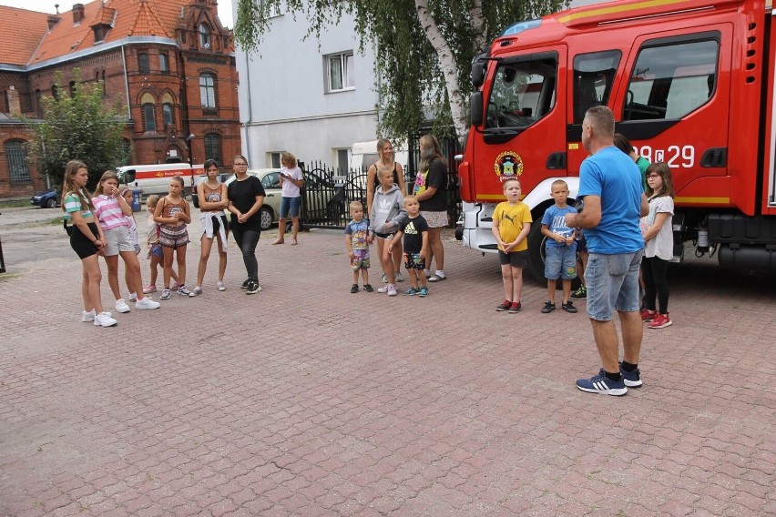 Wizytę w komendzie straży pożarnej w Chełmnie zorganizowano...