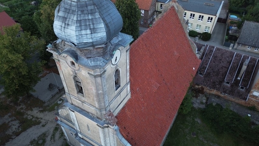 Teren opuszczonego kościoła w Obrzycku zostanie wyremontowany? Są plany dofinansowania na konserwację zabytku
