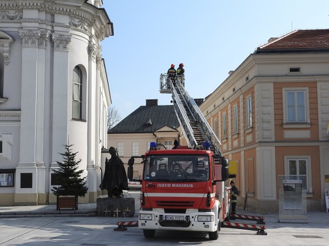Kilka zastępów straży pożarnej ćwiczyło dziś rano w Wadowicach przed Światowymi Dniami Młodzieży. Wszystko po to, żeby pielgrzymi i turyści czuli się tu bezpiecznie.