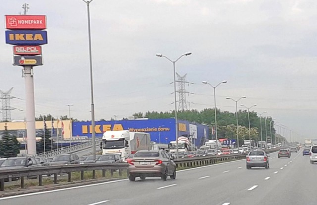 Gigantyczny korek na DTŚ. Wypadki w Katowicach, zamknięty tunel. Policja wprowadza objazdy.