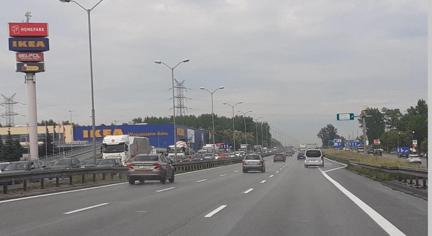 Katowice: Ogromne korki na DTŚ. Wypadki i zamknięty tunel. Policja wprowadza objazdy