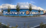 Pleszew. Zobacz nowy, mistrzowski mural Lecha Poznań w Pleszewie. Pleszewscy fanatycy pokazali moc!