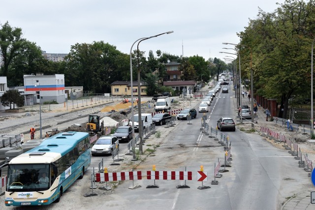 Odcinek ul. Oleskiej od okolic WiK do Chabrów będzie zamknięty w czwartek. Dzień wcześniej zlikwidowane będzie zamknięcie pasa tej drogi w stronę stacji Opole Wschodnie.