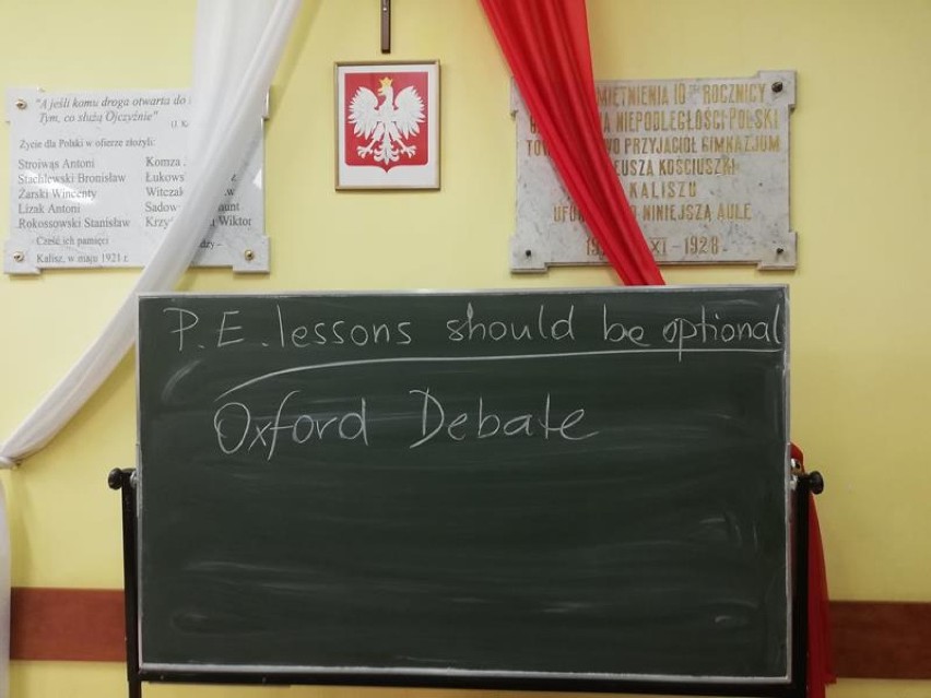 Debata oksfordzka uczniów "Asnyka" i "Kościuszki". Rozprawiali o lekcjach wychowania fizycznego FOTO
