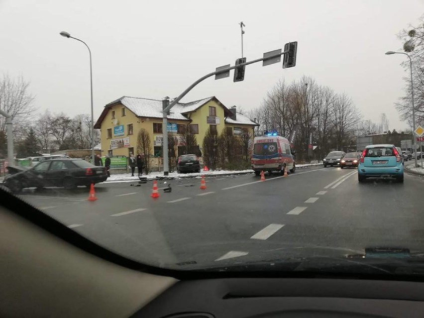 PILNE Wypadek na skrzyżowaniu Reymonta z Raciborską ZDJĘCIA