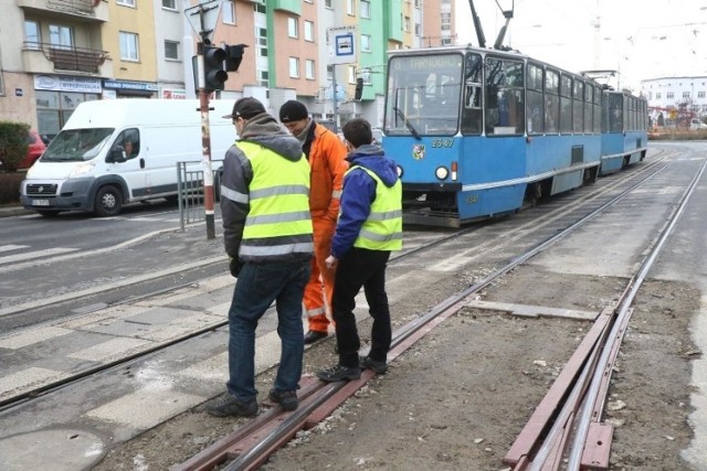 Remont torowiska na Nowowiejskiej, zdjęcie ilustracyjne