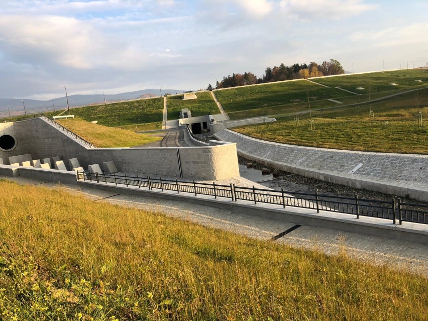 Zbiornik w Roztokach oddany do użytku. Kosztował 235 milionów złotych