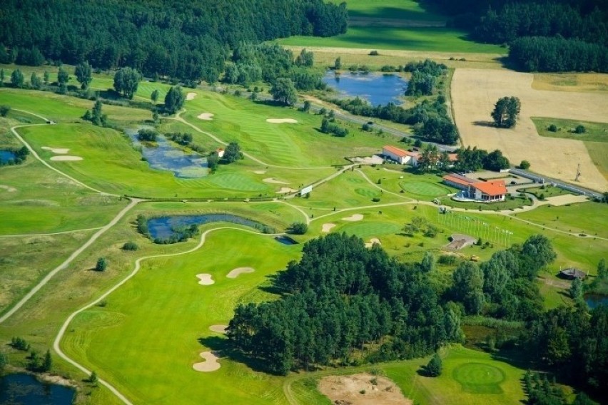 Pole golfowe w Postołowie. Przyjeżdżają tu miłośnicy golfa z...