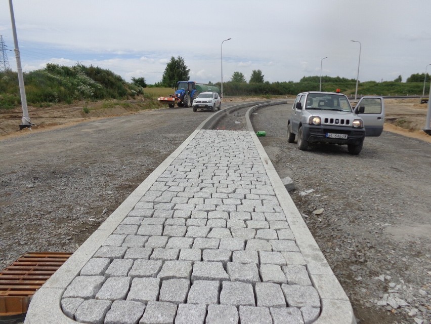 Budowa A1. Kolejny betonowy odcinek oddany do użytku na trasie Kamieńsk-Piotrków ZDJĘCIA