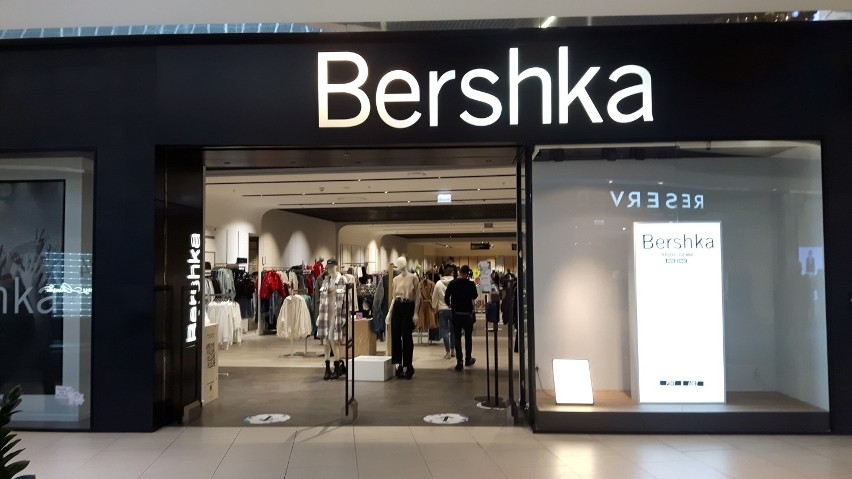 Bershka, to arka odzieżowa stworzona z myślą o młodszych...