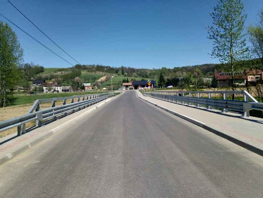Odbudowany most w Chmielniku w ciągu drogi powiatowej...
