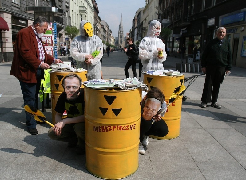 Protest przeciw elektrowniom atomowym na Mariackiej [WIDEO]