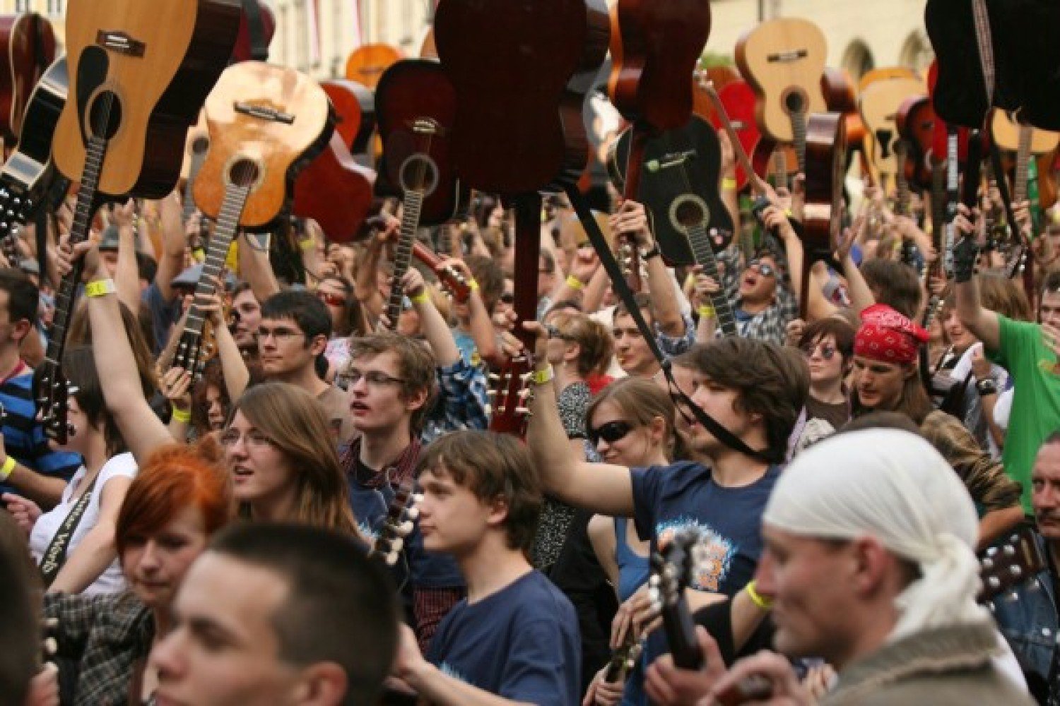 Gitarowy Rekord Guinnessa 2011: Sprawdź, Czy Jesteś Na Liście Uczestników |  Warszawa Nasze Miasto